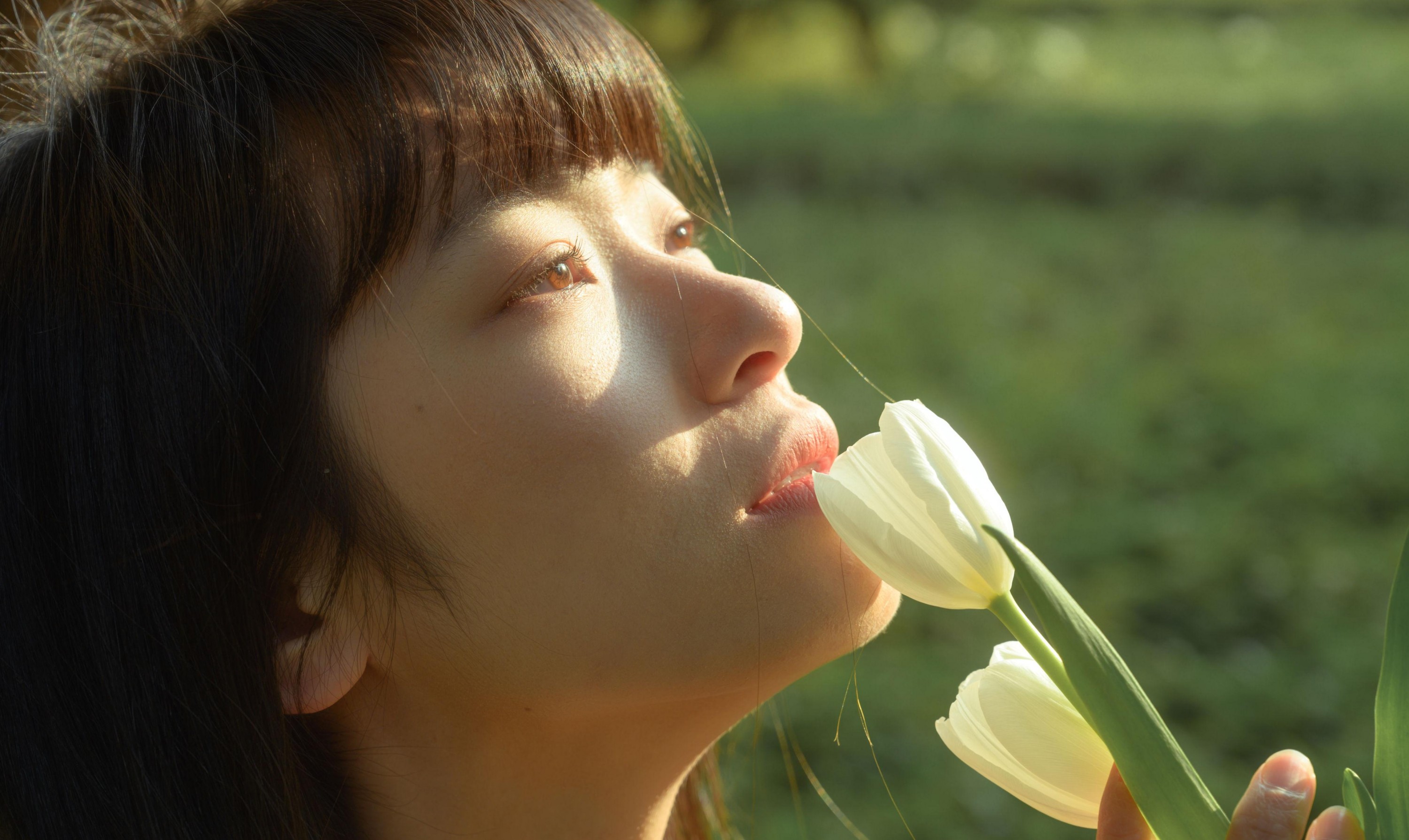 图片[2]-山野小果 – 《光与郁金香》[20P]-COS写真在线网