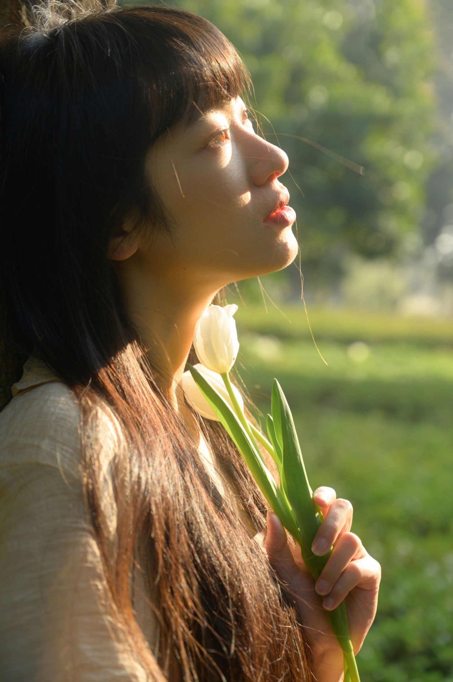 山野小果 – 《光与郁金香》[20P]-COS写真在线网