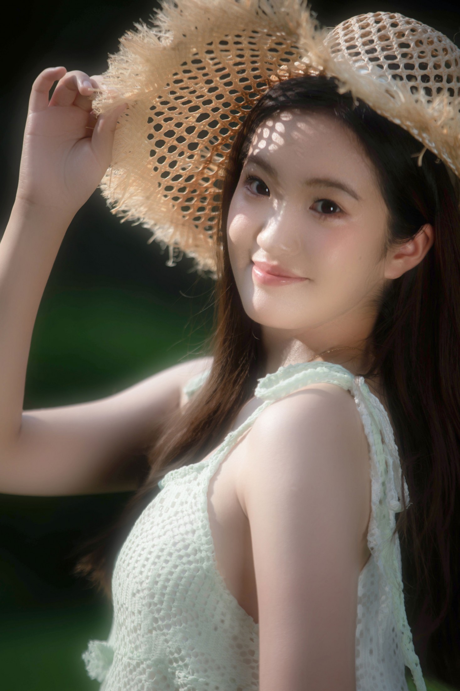 小雅 – 《草地上的少女》[16P]-COS写真在线网