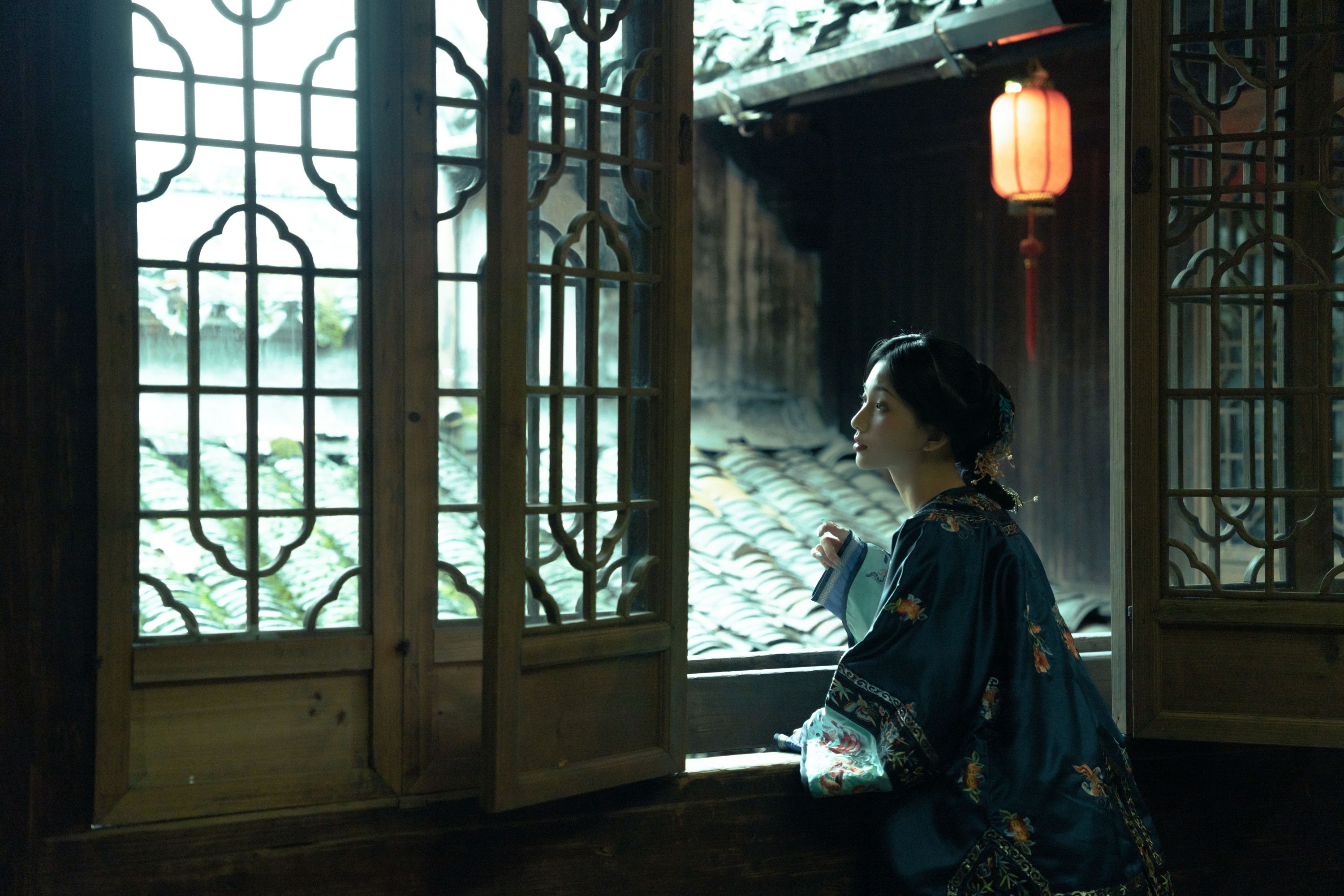 图片[5]-二一芝 – 《她坐在黑洞洞四方方的窗朝外望》[17P]-COS写真在线网