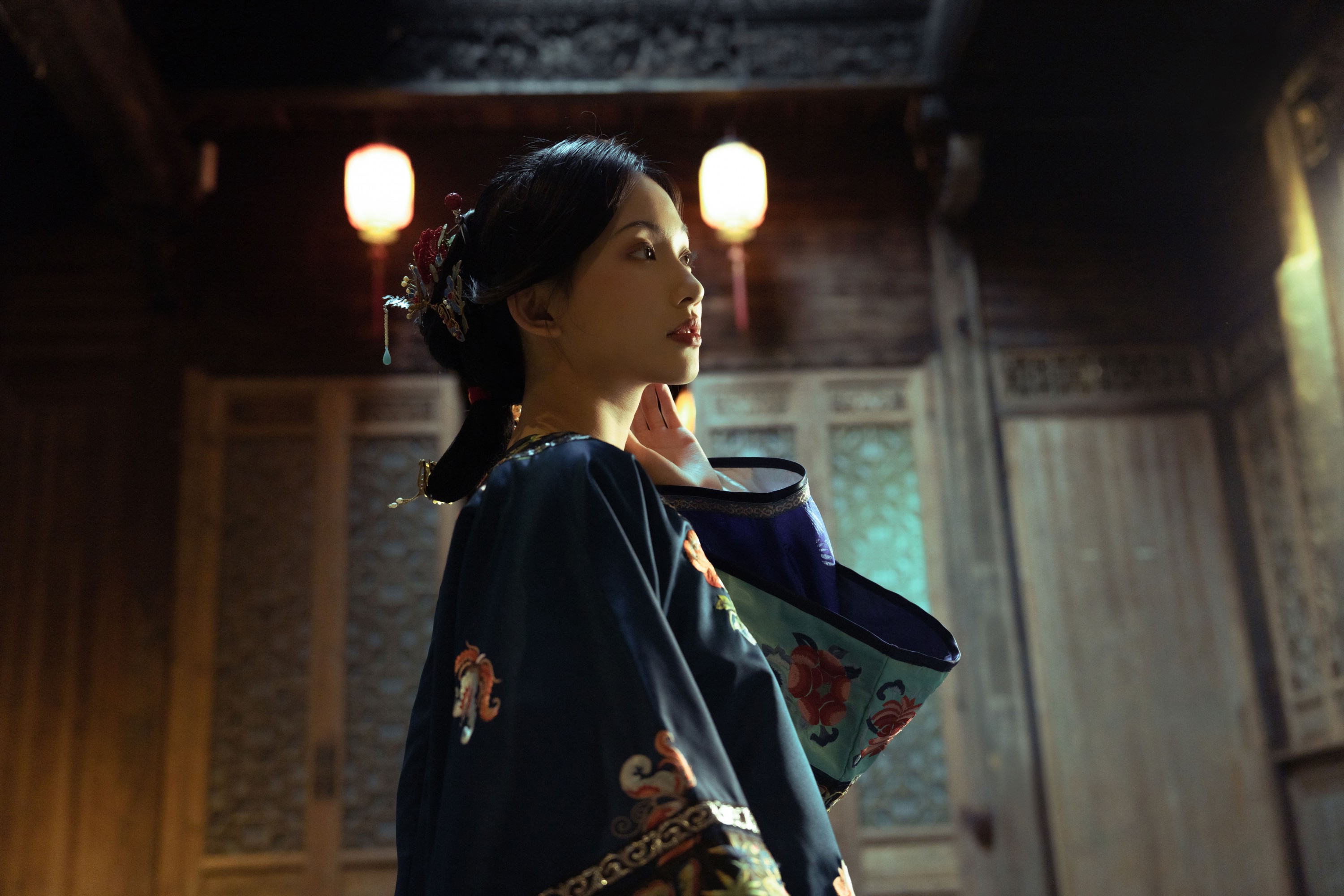 图片[3]-二一芝 – 《她坐在黑洞洞四方方的窗朝外望》[17P]-COS写真在线网
