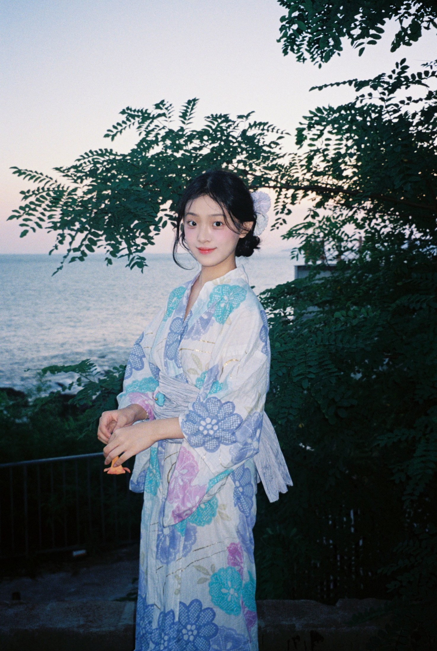 一尾鱼 – 《于是夏天在我身后落下》[10P]-COS写真在线网