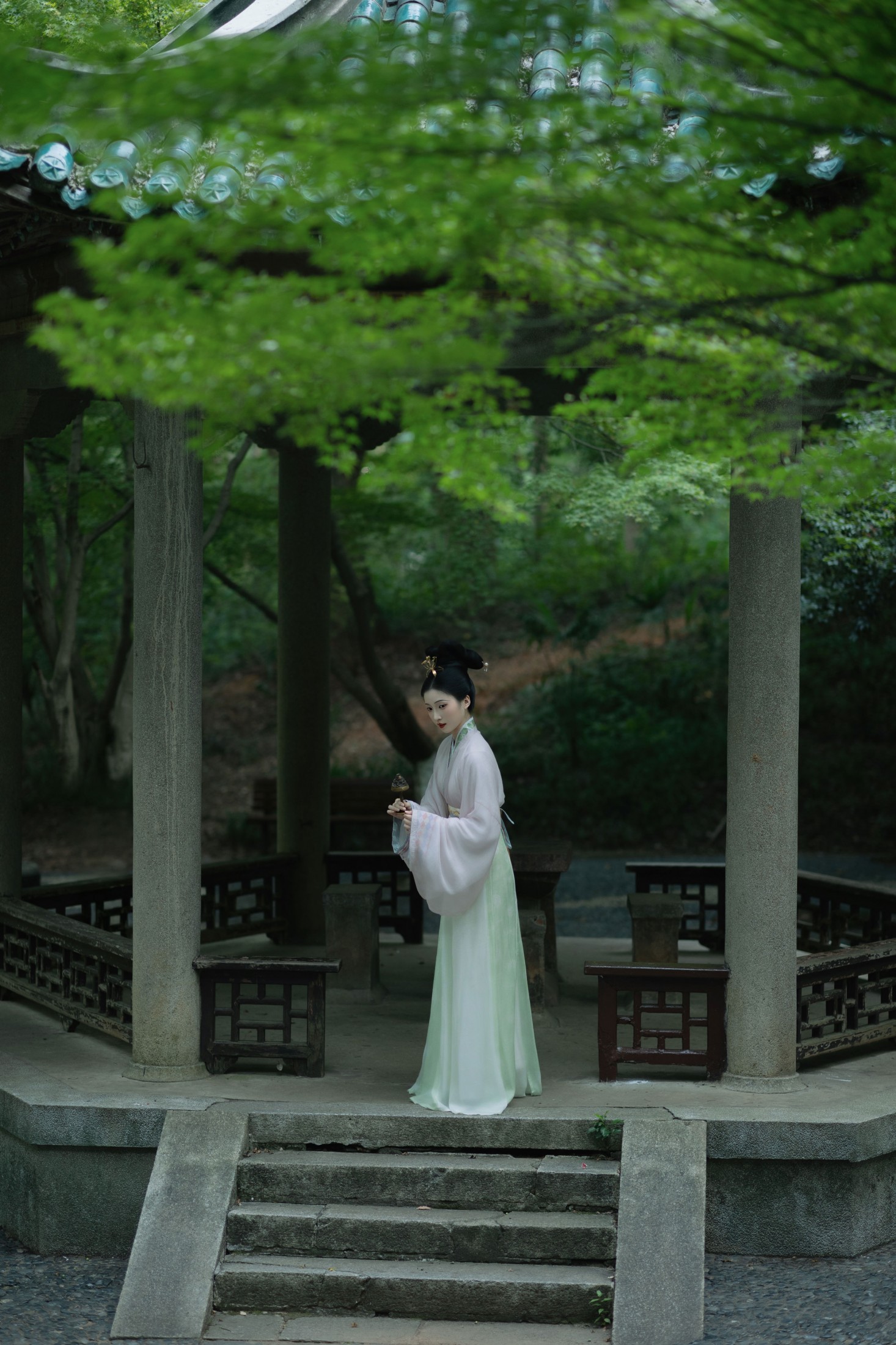 企鹅融融 – 《山中小憩》[50P]-COS写真在线网