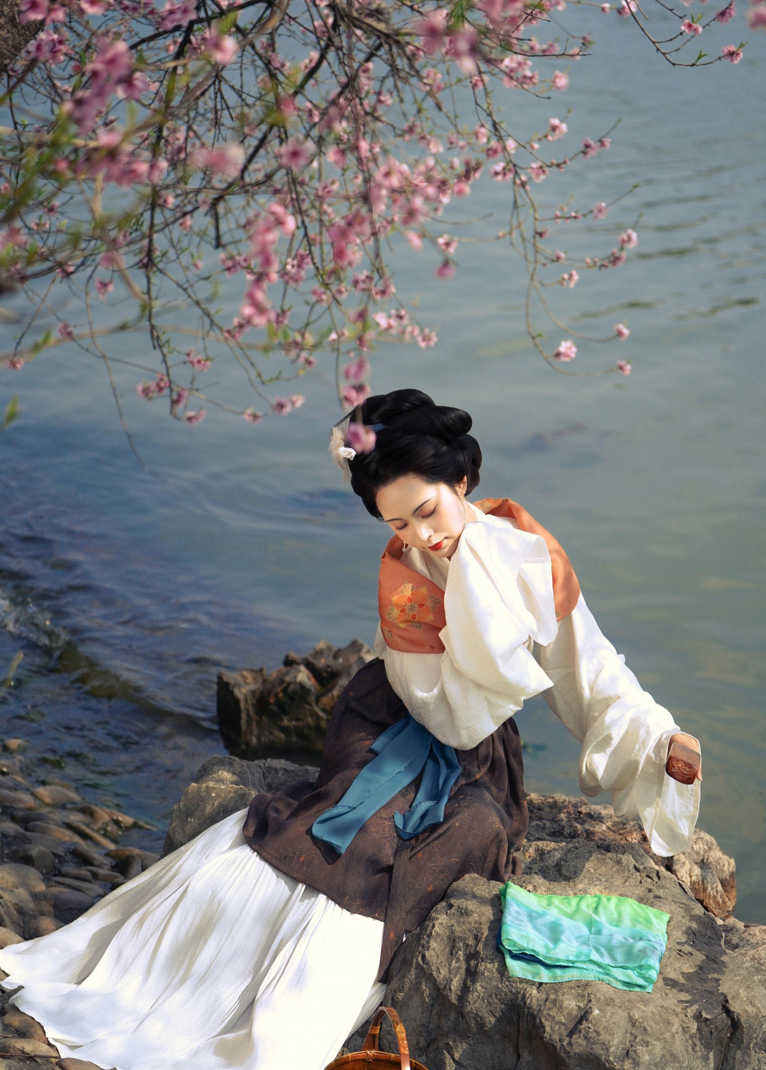 图片[2]-三弦 – 《浣纱弄碧影，自与清波闲》[10P]-COS写真在线网