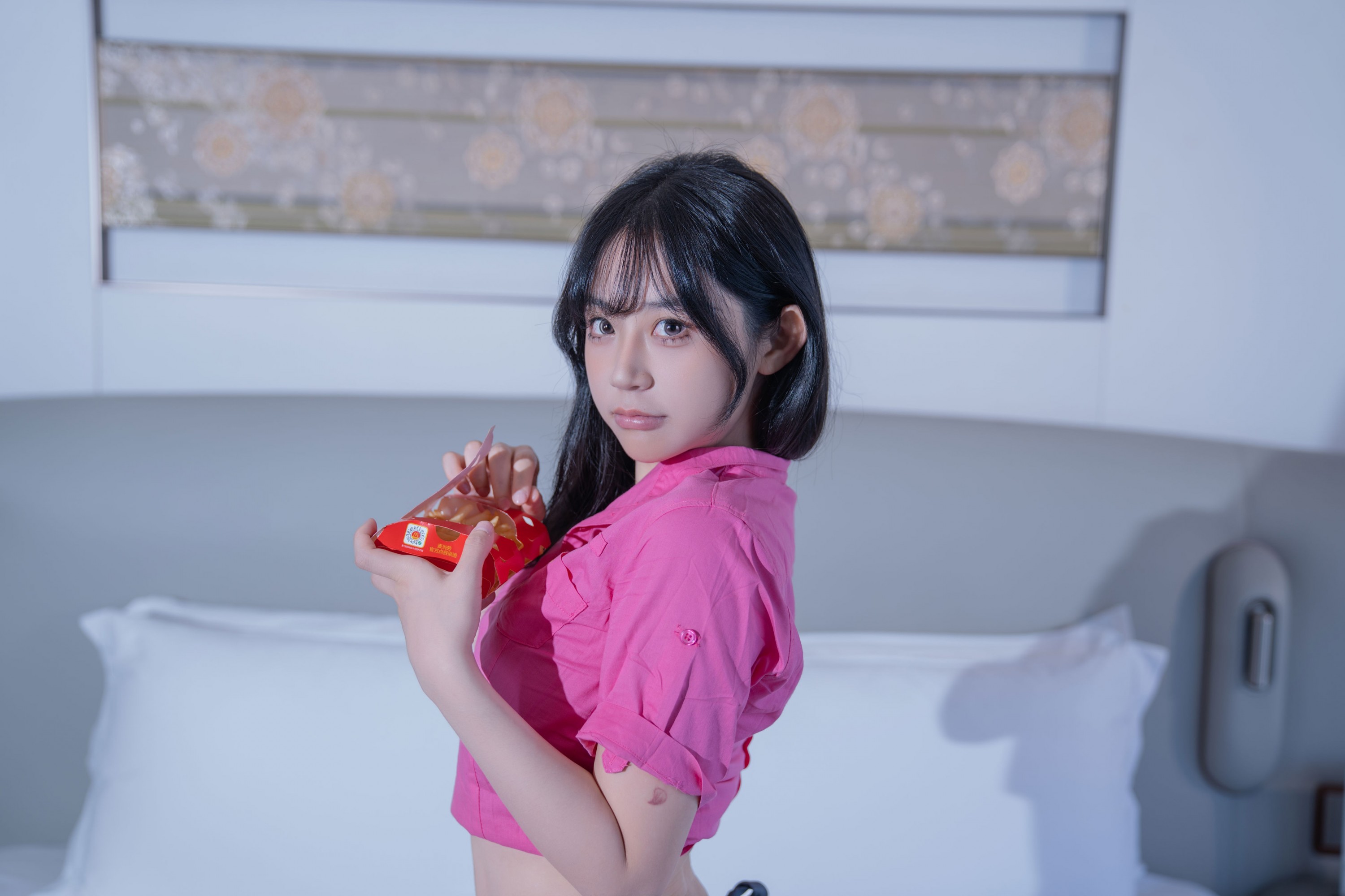 图片[3]-一元同学Jodie – 《绯色慵懒：独处时光的微醺格调》[45P]-COS写真在线网