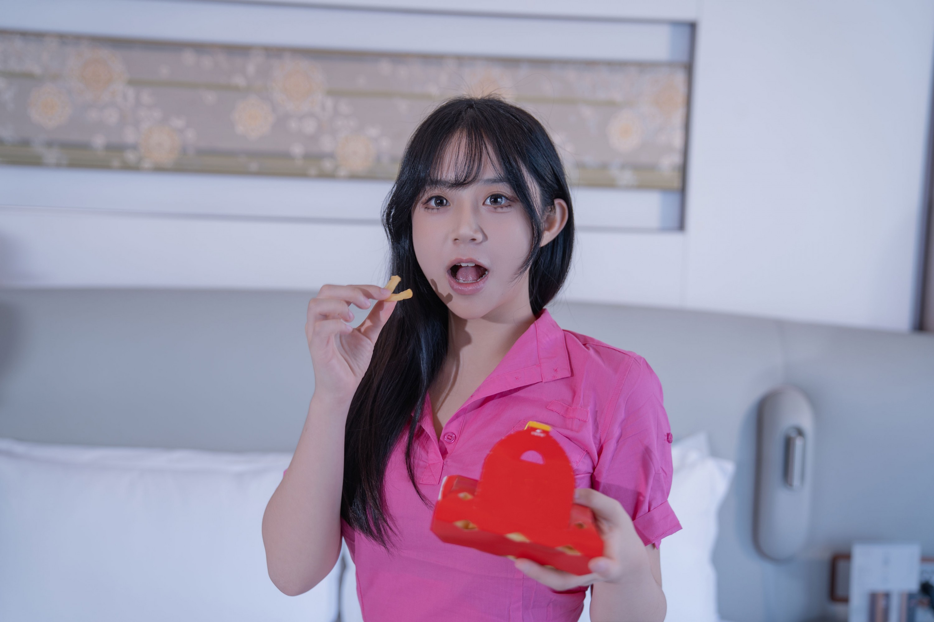 图片[4]-一元同学Jodie – 《绯色慵懒：独处时光的微醺格调》[45P]-COS写真在线网